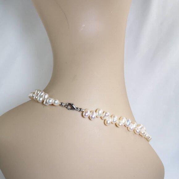 New Faux Fresh pearl necklace with claps White & Off white  NWOT - Picture 3 of 6